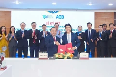 Đại học Quốc gia Thành phố Hồ Chí Minh và ACB ký kết triển khai chương trình “ACB đồng hành cùng sinh viên Đại học Quốc gia Thành phố Hồ Chí Minh”.