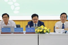 Đoàn chủ tọa chủ trì hội thảo.