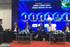Các chuyên gia tham gia tọa tại Hội thảo "Năng lượng sạch trong ngành cơ khí".