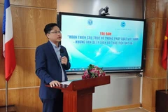 Phó Giáo sư, Tiến sĩ Trần Việt Dũng, Phó Hiệu trưởng Trường đại học Luật Thành phố Hồ Chí Minh phát biểu tại tọa đàm.