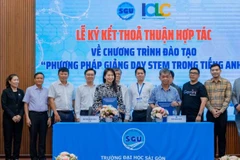 Trường đại học Sài Gòn ký kết Biên bản thỏa thuận hợp tác tổ chức chương trình đào tạo “Phương pháp Giảng dạy STEM trong tiếng Anh”.
