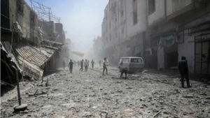 Cảnh đổ nát sau các cuộc không kích của Israel xuống thành phố Gaza ngày 31/5/2025. (Ảnh: THX/TTXVN) 