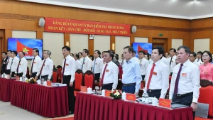 Các đồng chí lãnh đạo Đảng, Nhà nước và các đại biểu dự Đại hội Đảng bộ cơ quan Ủy ban Kiểm tra Trung ương. (Ảnh ĐĂNG KHOA)