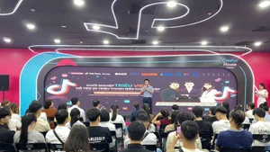 Dự án cộng đồng “Bình dân học vụ số - Cùng nhau học AI” đã thu hút gần 8.000 học viên trên khắp cả nước tham gia.