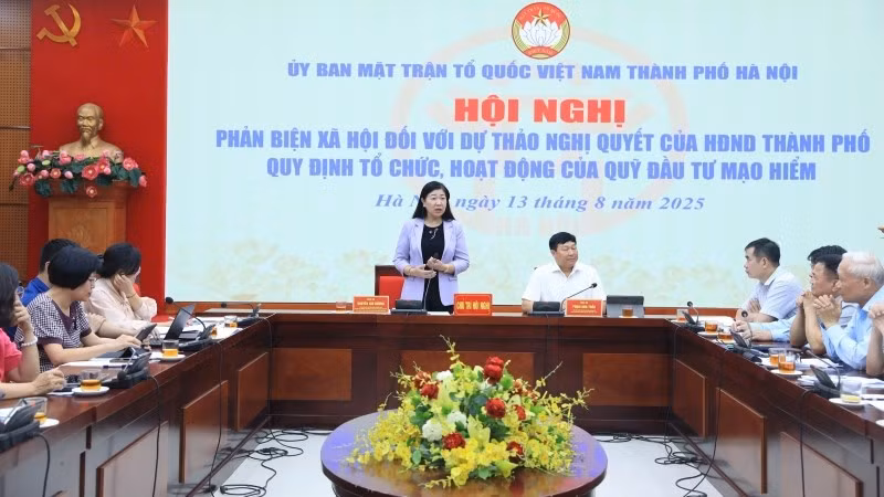 Quang cảnh hội nghị phản biện xã hội do Mặt trận Tổ quốc Việt Nam thành phố Hà Nội tổ chức chiều 13/8.