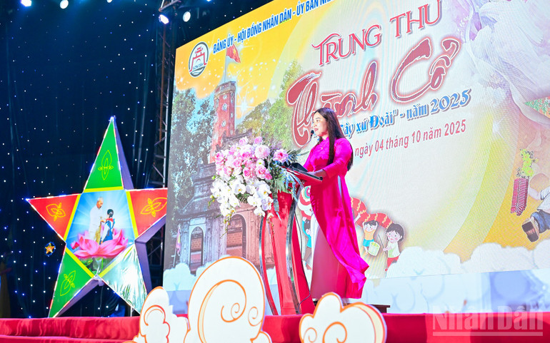 អនុលេខាគណៈកម្មាធិការបក្ស ប្រធានគណៈកម្មាធិការប្រជាជនខេត្ត Son Tay Ward Nguyen Thi Thu Huong ថ្លែងសុន្ទរកថាបើកកម្មវិធី។ ndo_br_img-0968.jpg