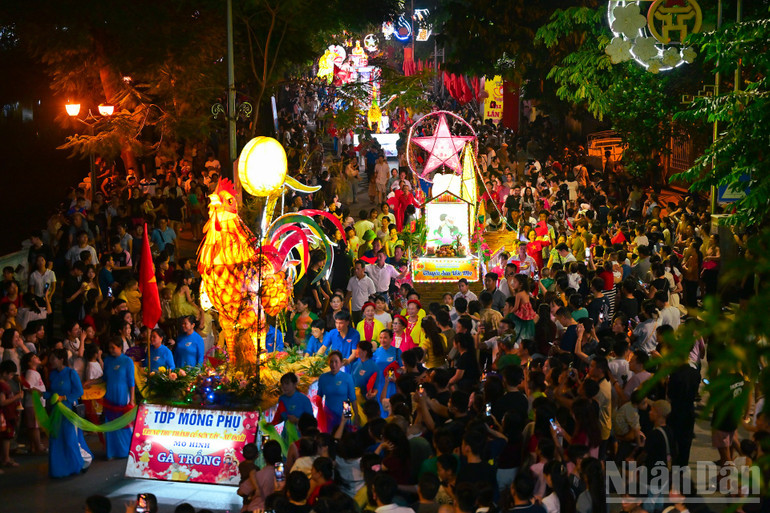 គំរូចង្កៀងមាន់នៃក្រុមលំនៅដ្ឋានម៉ុងភូ។ ndo_br_img-0947.jpg