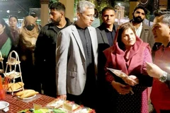 Gian hàng Việt Nam thu hút sự quan tâm của nhiều quan khách Pakistan khi đến thăm Hội chợ. (Ảnh: Đại sứ quán Việt Nam tại Pakistan)