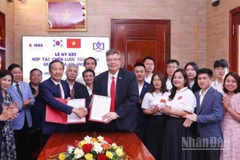 Hiệp hội Khoa học hành chính Việt Nam và Hiệp hội Doanh nhân và Đầu tư Việt Nam-Hàn Quốc ký kết thỏa thuận hợp tác chiến lược toàn diện.