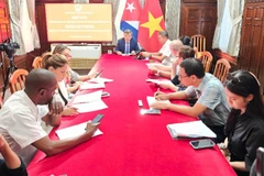 Đại sứ Lê Quang Long thông tin tới các cơ quan truyền thông Cuba về Đại hội đại biểu toàn quốc lần thứ XIV của Đảng Cộng sản Việt Nam. (Ảnh: Đại sứ quán Việt Nam tại Cuba)