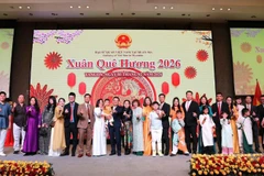 Đại biểu tham dự chương trình Xuân Quê hương 2026 tại Myanmar chụp ảnh kỷ niệm. (Ảnh do Đại sứ quán Việt Nam tại Myanmar cung cấp)