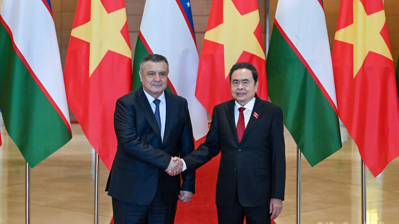 Chủ tịch Quốc hội Trần Thanh Mẫn và Chủ tịch Hạ viện Uzbekistan Nuriddin Ismoilov. 