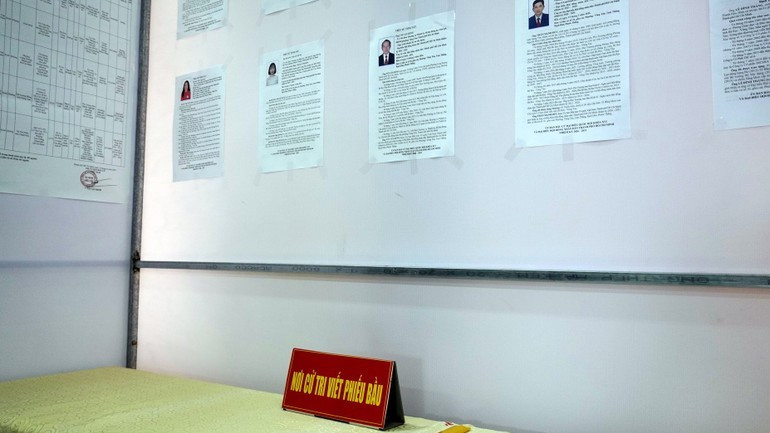 Phòng viết phiếu bầu cử ở điểm bầu cử Lữ đoàn 129 Hải quân, phường Phước Thắng, Thành phố Hồ Chí Minh. (Ảnh: LÊ ĐÌNH THÌN)