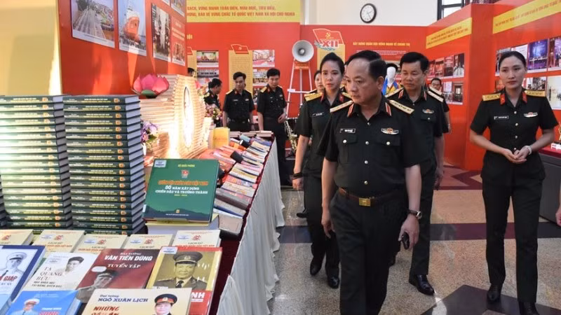 Đại tướng Trịnh Văn Quyết kiểm tra công tác chuẩn bị tổ chức Đại hội đại biểu Đảng bộ Quân đội lần thứ XII. (Ảnh: qdnd.vn)