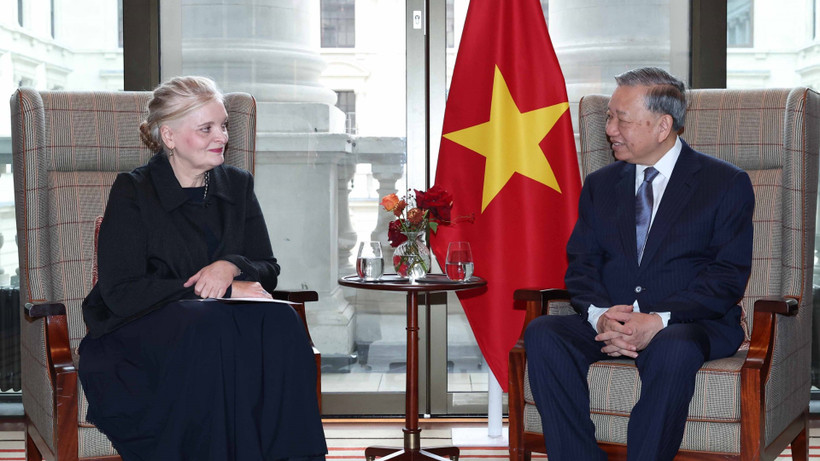 Tổng Bí thư Tô Lâm tiếp bà Helen Wilson, Phó Chủ tịch cấp cao Tập đoàn toàn cầu Rolls-Royce. (Ảnh: TTXVN)