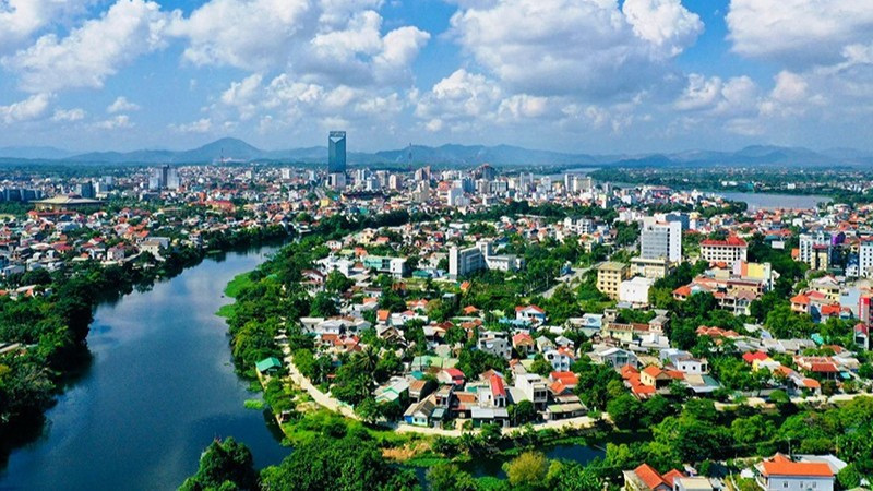 Đô thị Huế ở hai bờ sông Hương. (CÔNG HẬU)