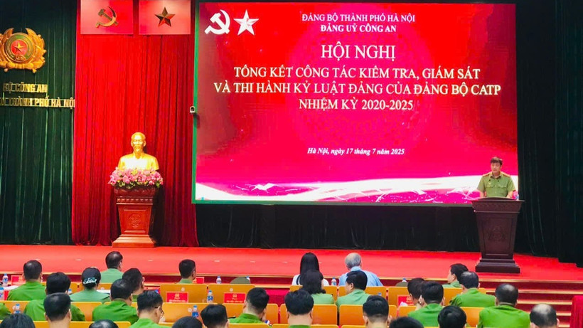 Toàn cảnh hội nghị.