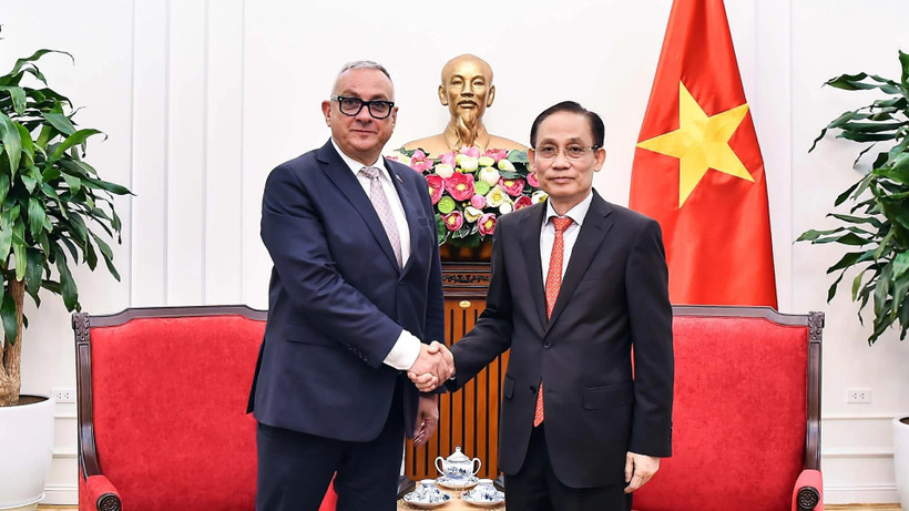 Bộ trưởng Ngoại giao Lê Hoài Trung tiếp Cao ủy Liên minh châu Âu (EU) về Đối tác quốc tế Jozef Síkela. (Nguồn ảnh: baoquocte.vn)