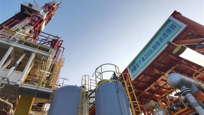Hệ thống thu hồi và lưu trữ carbon trên giàn khoan dầu Enping 15-1 ở ngoài khơi cách Thâm Quyến (Trung Quốc) 200km về phía tây nam ngày 1/6/2023. (Ảnh: THX/TTXVN)