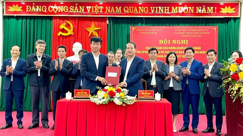 Ảnh minh họa: Hội nghị bàn giao danh sách những người đủ tiêu chuẩn ứng cử đại biểu Quốc hội khóa XVI và đại biểu Hội đồng nhân dân tỉnh Ninh Bình, nhiệm kỳ 2026-2031, ngày 14/2/2026. (Ảnh: VĂN LÚA)