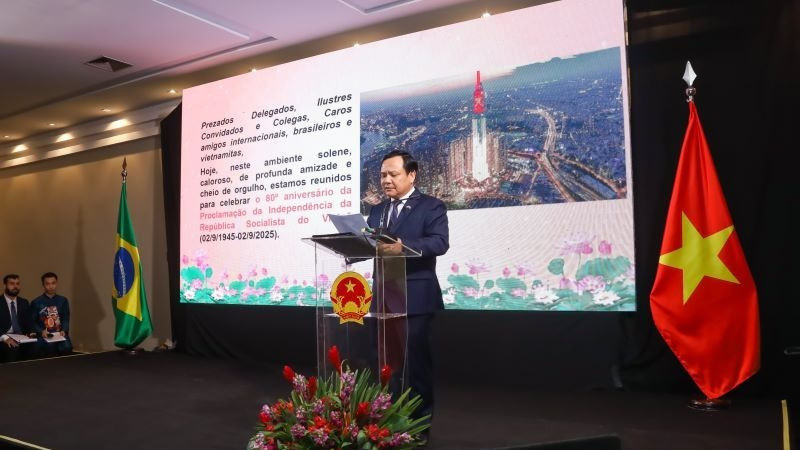 Đại sứ Việt Nam tại Brazil Bùi Văn Nghị phát biểu tại Lễ kỷ niệm. (Ảnh: Đại sứ quán Việt Nam tại Brazil)