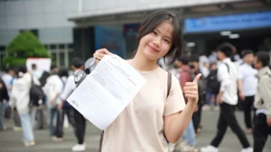 Thí sinh tự tin bước vào kỳ thi.