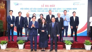 Đại học Quốc gia Thành phố Hồ Chí Minh ra mắt Hội đồng Cố vấn chiến lược Đổi mới sáng tạo dưới sự chứng kiến của đồng chí Nguyễn Văn Được, Chủ tịch Ủy ban nhân dân Thành phố Hồ Chí Minh.
