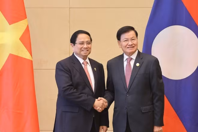 Thủ tướng Phạm Minh Chính hội kiến Tổng Bí thư, Chủ tịch nước Lào Thongloun Sisoulith. (Ảnh: VGP/Nhật Bắc)
