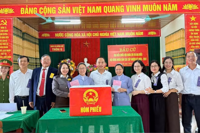 Các chức sắc tôn giáo ở Hà Tĩnh hăng hái tham gia "Ngày hội non sông".