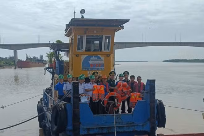 Cảng vụ Hàng hải Thái Bình tổ chức tuyên truyền pháp luật cho các chủ phương tiện hoạt động trên biển năm 2025.