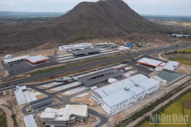 Trạm dừng nghỉ Km205+092 thuộc Dự án thành phần cao tốc Vĩnh Hảo-Phan Thiết chính thức vào khai thác. 