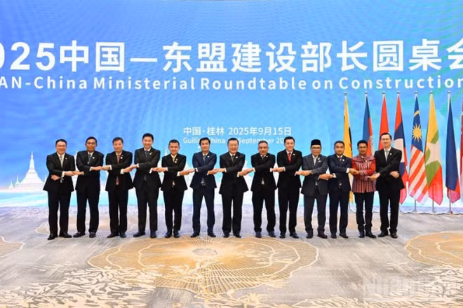  Ảnh chụp các Bộ trưởng và Trưởng đoàn các nước ASEAN.