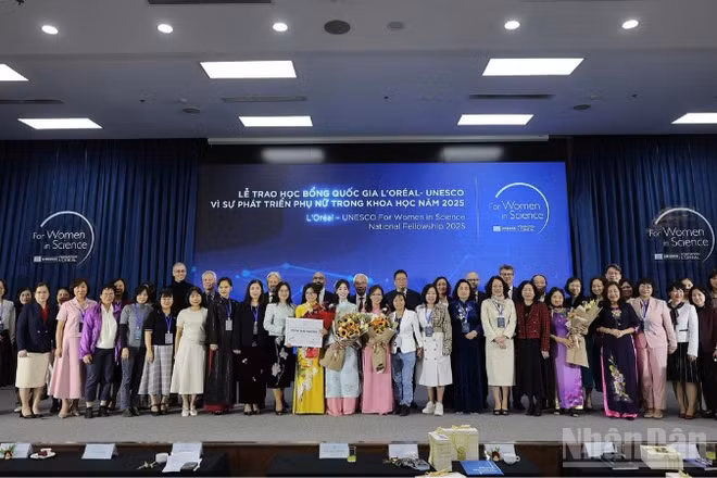 Các nữ trí thức được vinh danh tại Chương trình học bổng quốc gia L’Oréal-UNESCO Vì sự phát triển phụ nữ trong khoa học (For Women in Science-FWIS) năm 2025.