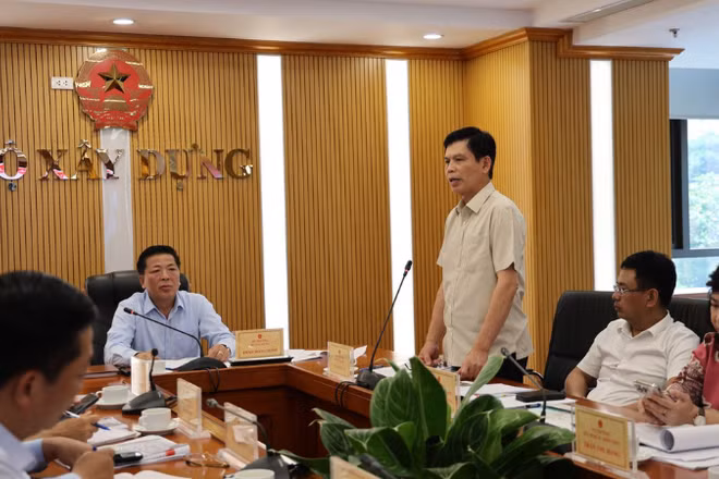 Bộ Xây dựng tổ chức cuộc họp với các bộ, ngành và địa phương liên quan về Báo cáo nghiên cứu tiền khả thi Dự án đầu tư xây dựng đường Vành đai 5-Vùng Thủ đô. (Ảnh: HOÀI LÂM)