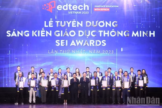 Các tổ chức, doanh nghiệp tiêu biểu được vinh danh tại Lễ tuyên dương Sáng kiến giáo dục thông minh lần thứ nhất, năm 2023.