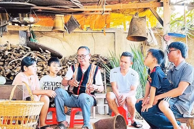 Gia đình ông Điểu Vơn ở xã Bù Gia Mập lưu giữ giá trị truyền thống của người M'Nông.