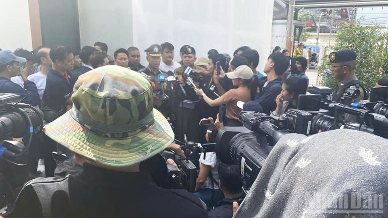 Trung tướng Siam Boonsom, Cục trưởng Cảnh sát điều tra thủ đô Bangkok thông tin về vụ xả súng. (Ảnh: XUÂN SƠN) ndo_br_z6849903786733-7bc94129f9a6e22e8e0757978758c2b6.jpg