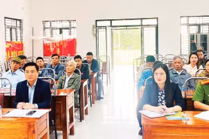 Lãnh đạo Tỉnh ủy Phú Thọ, Đảng ủy xã Hội Thịnh dự sinh hoạt chi bộ thường kỳ thôn Vân Giữa.