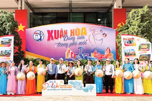 Phường Xuân Hòa ra mắt sản phẩm “Xuân Hòa-Dáng xưa trong phố mới”. (Ảnh LONG TRÌ)