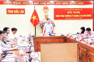 Chủ tịch Ủy ban nhân dân tỉnh Đắk Lắk Đỗ Hữu Huy chủ trì hội nghị đánh giá tình hình kinh tế-xã hội quý I của tỉnh.