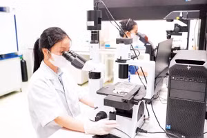Sinh viên Đại học Thái Nguyên thực hành nghiên cứu khoa học (Ảnh ĐẠI HỌC THÁI NGUYÊN)