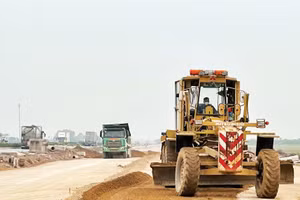 Nhà thầu thi công tuyến đường tiếp giáp với đường nối cao tốc Hà Nội-Hải Phòng và Cầu Giẽ-Ninh Bình.