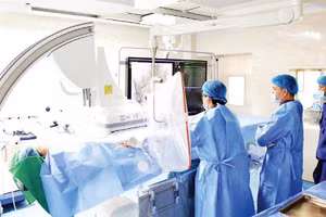 Bệnh nhân được triển khai can thiệp bằng hệ thống DSA mới tại Bệnh viện Đa khoa tỉnh Quảng Ninh.