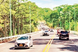 Lâm Đồng chủ động nâng cấp hệ thống giao thông đường bộ, bảo đảm thuận lợi cho du khách trong thời gian sân bay Liên Khương tạm đóng cửa.