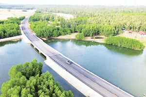 Đường ven biển Dung Quất-Sa Huỳnh đoạn qua xã Lân Phong và Mỏ Cày đã hoàn thành.