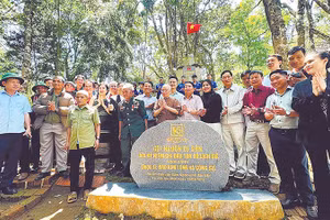 Các chuyên gia, chính quyền địa phương và đoàn viên, thanh niên tham gia hành trình “Về với cội nguồn di sản sâm Ngọc Linh”.