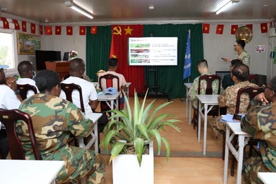 Bệnh viện dã chiến cấp 2 số 7 tổ chức Hội thảo chia sẻ kiến thức và kinh nghiệm về nhận diện, xử trí rắn cắn tại Bentiu, bang Unity, Nam Sudan. (Ảnh: TIẾN PHÚC)