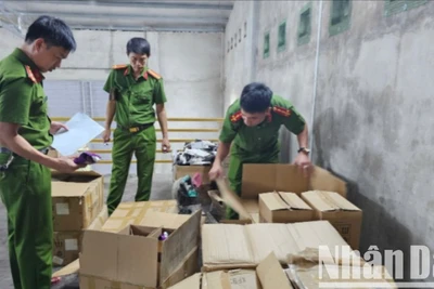 Công an Quảng Trị phát hiện, thu giữ 2,5 tấn mỹ phẩm không rõ nguồn gốc.
