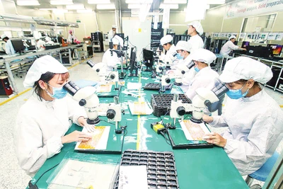 Dây chuyền sản xuất bảng mạch điện tử tại nhà máy của Công ty TNHH 4P ở tỉnh Hưng Yên. (Ảnh: ĐĂNG ANH)