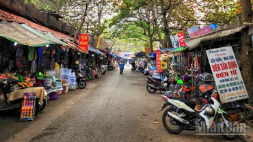 Chợ truyền thống đang từng bước chuyển mình để bắt nhịp với xu thế thị trường hiện đại. (Ảnh: TRUNG HƯNG)